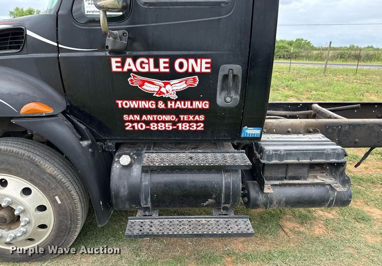 image for item ED5587 2006 International 4300 truck cab and chassis