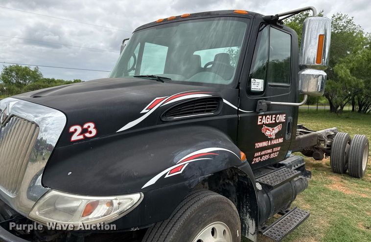 image for item ED5587 2006 International 4300 truck cab and chassis