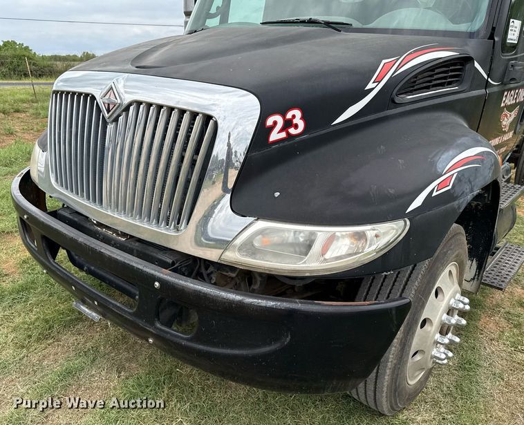 image for item ED5587 2006 International 4300 truck cab and chassis