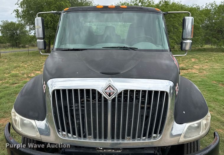 image for item ED5587 2006 International 4300 truck cab and chassis