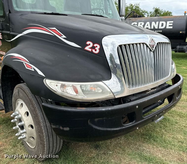 image for item ED5587 2006 International 4300 truck cab and chassis