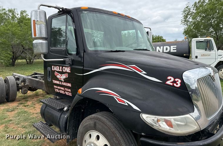 image for item ED5587 2006 International 4300 truck cab and chassis