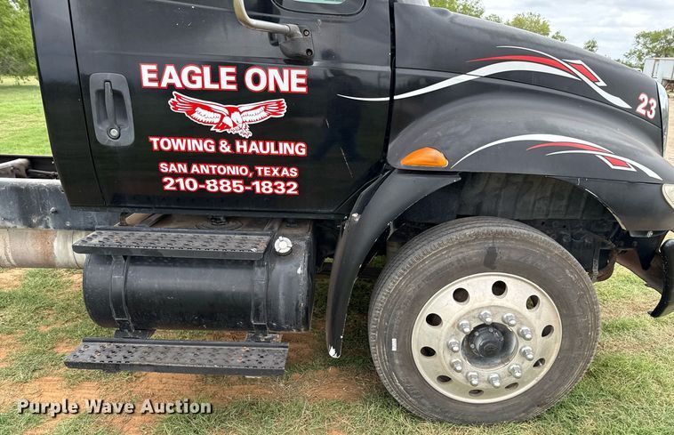 image for item ED5587 2006 International 4300 truck cab and chassis