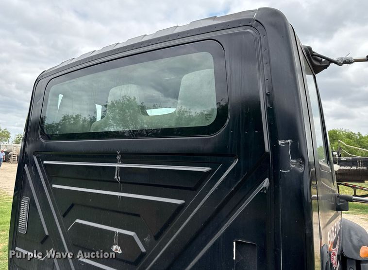 image for item ED5587 2006 International 4300 truck cab and chassis