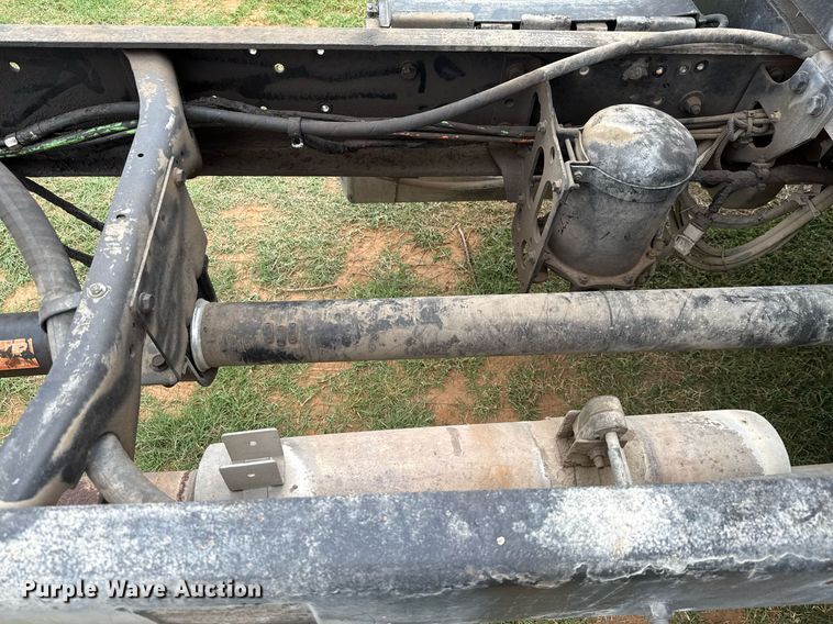 image for item ED5587 2006 International 4300 truck cab and chassis