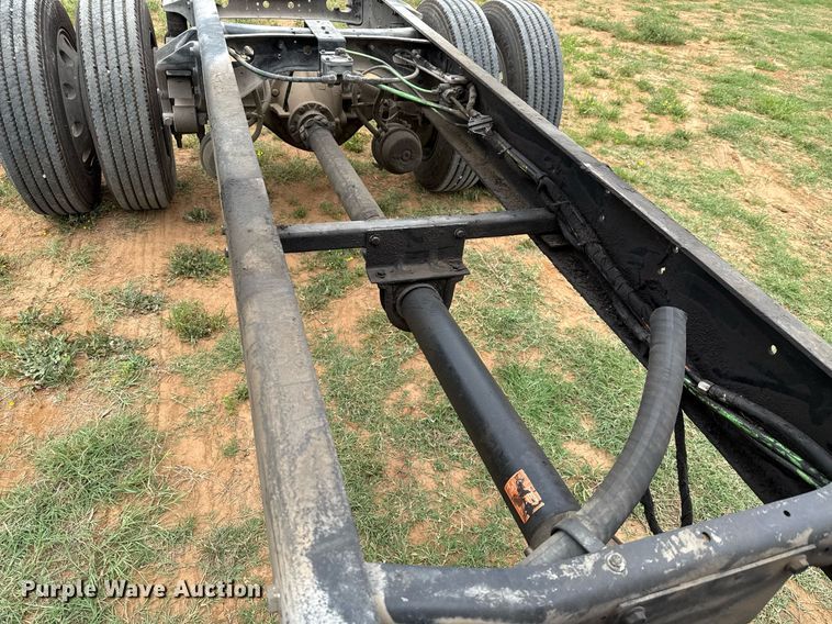 image for item ED5587 2006 International 4300 truck cab and chassis