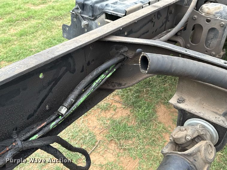 image for item ED5587 2006 International 4300 truck cab and chassis