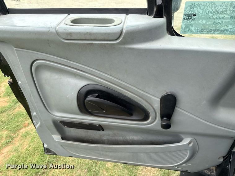 image for item ED5587 2006 International 4300 truck cab and chassis