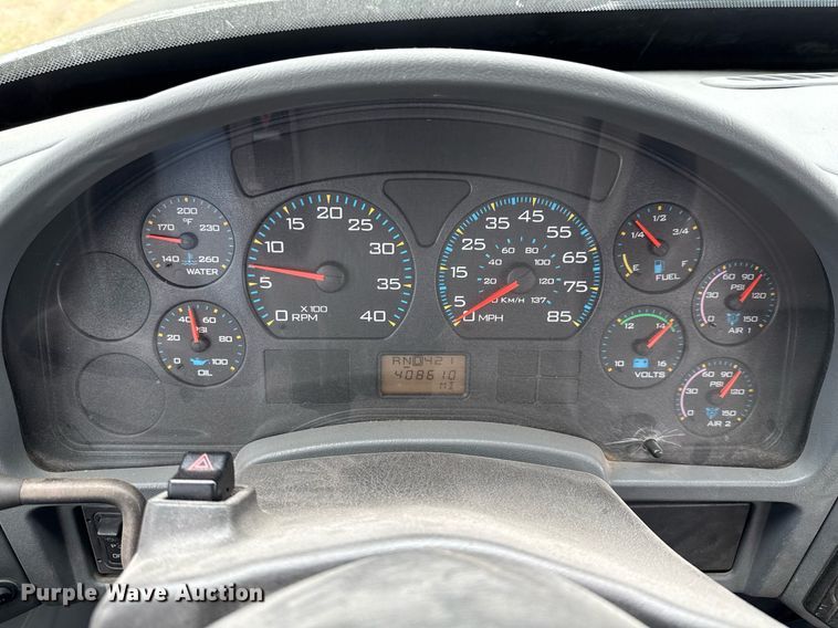 image for item ED5587 2006 International 4300 truck cab and chassis