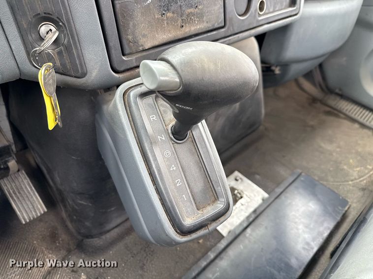 image for item ED5587 2006 International 4300 truck cab and chassis