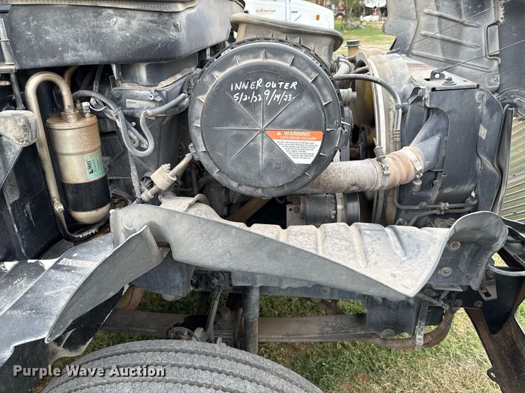 image for item ED5587 2006 International 4300 truck cab and chassis