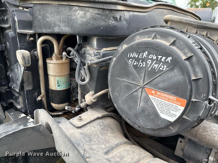 image for item ED5587 2006 International 4300 truck cab and chassis