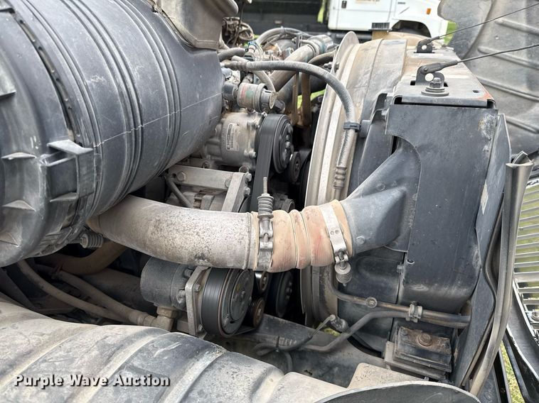 image for item ED5587 2006 International 4300 truck cab and chassis