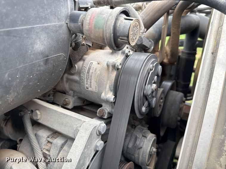 image for item ED5587 2006 International 4300 truck cab and chassis