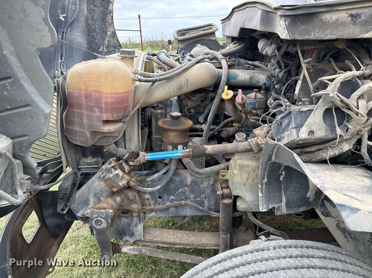 image for item ED5587 2006 International 4300 truck cab and chassis