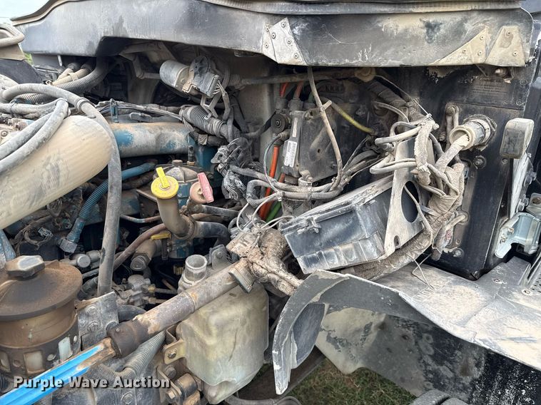 image for item ED5587 2006 International 4300 truck cab and chassis