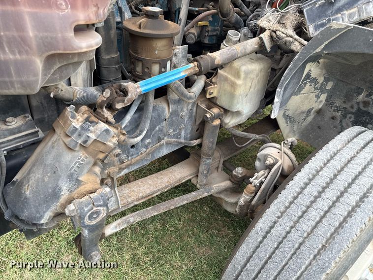 image for item ED5587 2006 International 4300 truck cab and chassis