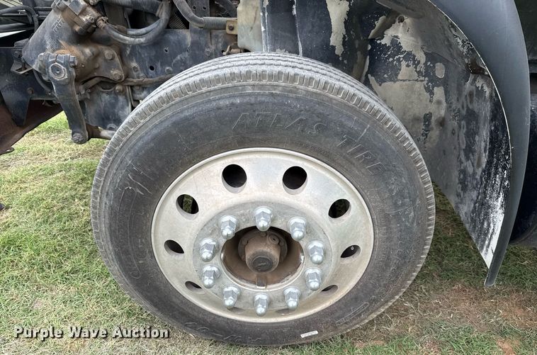 image for item ED5587 2006 International 4300 truck cab and chassis