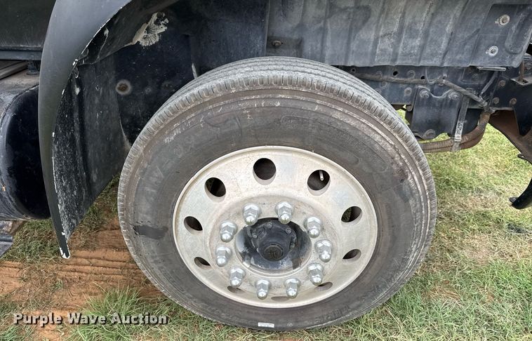 image for item ED5587 2006 International 4300 truck cab and chassis