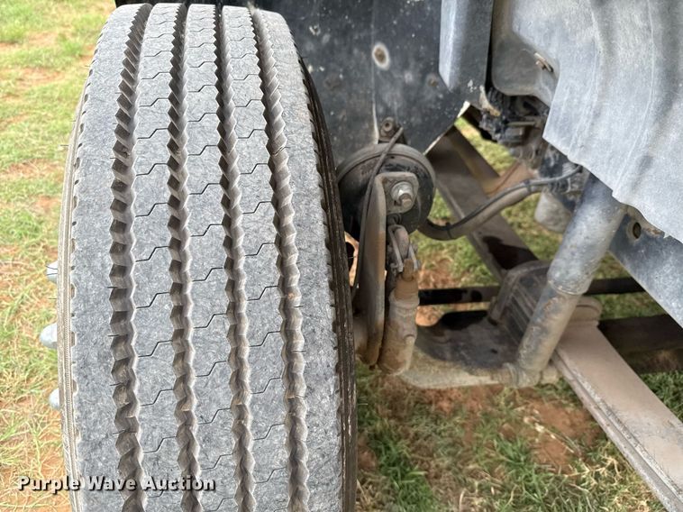 image for item ED5587 2006 International 4300 truck cab and chassis