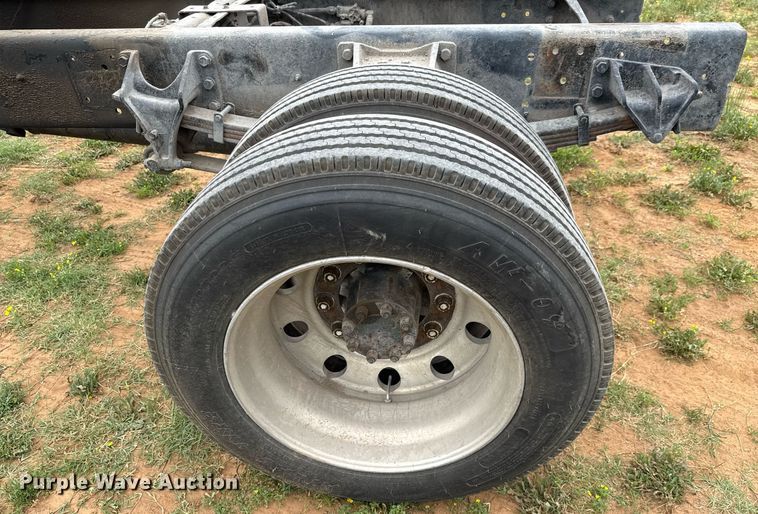 image for item ED5587 2006 International 4300 truck cab and chassis