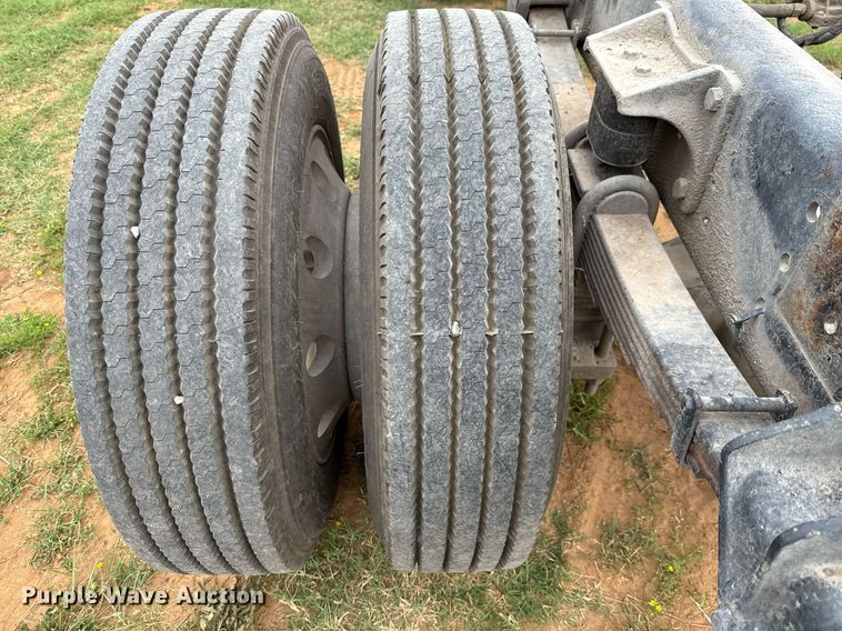 image for item ED5587 2006 International 4300 truck cab and chassis