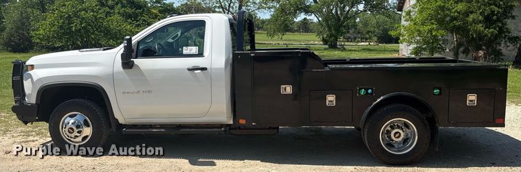 image for item EF3003 2022 Chevrolet Silverado 3500HD flatbed pickup truck