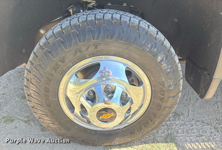 image for item EF3003 2022 Chevrolet Silverado 3500HD flatbed pickup truck