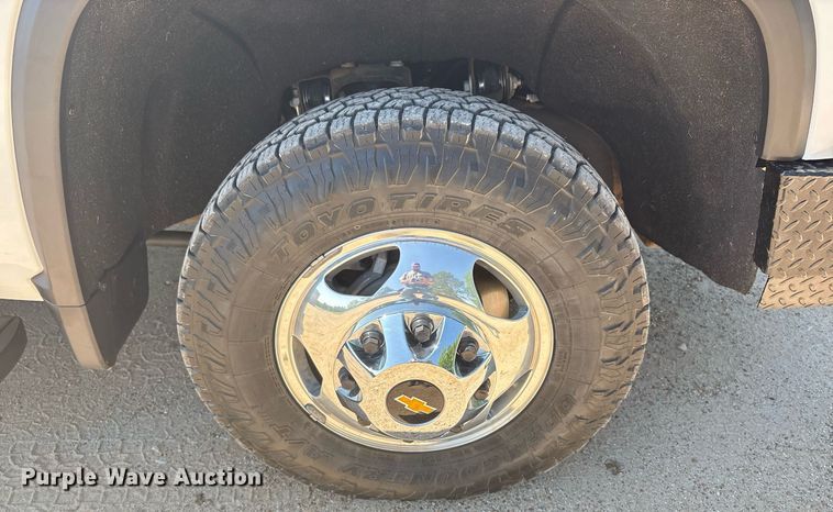 image for item EF3003 2022 Chevrolet Silverado 3500HD flatbed pickup truck