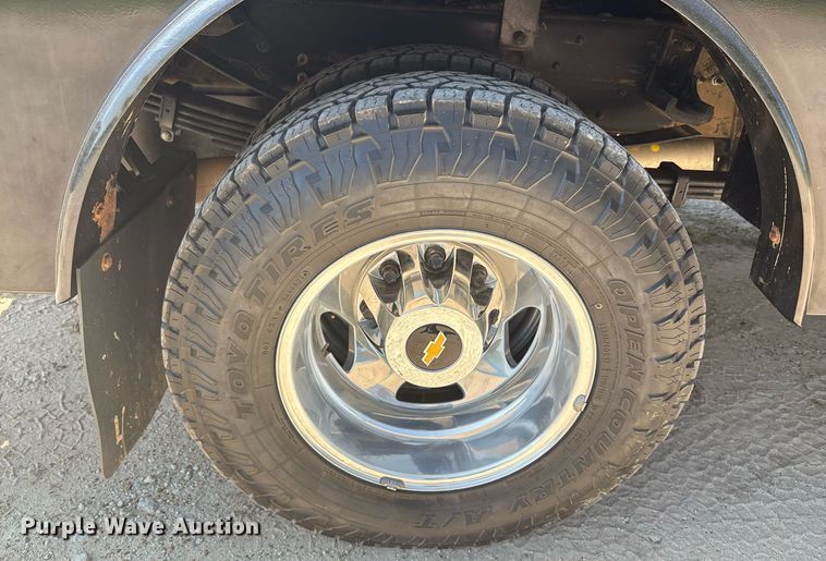 image for item EF3003 2022 Chevrolet Silverado 3500HD flatbed pickup truck