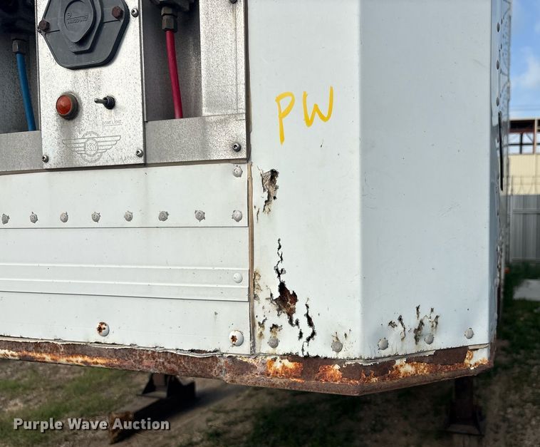 image for item EF3010 2011 Kentucky dry van trailer