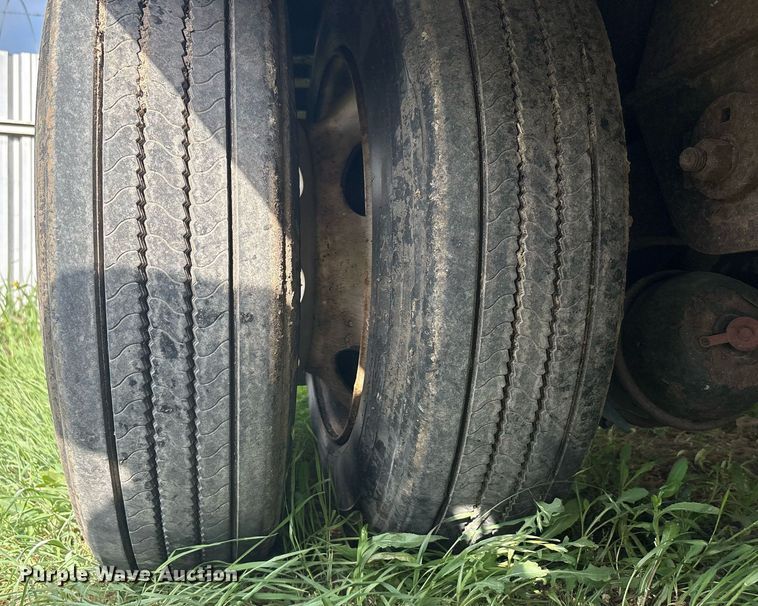 image for item EF3010 2011 Kentucky dry van trailer