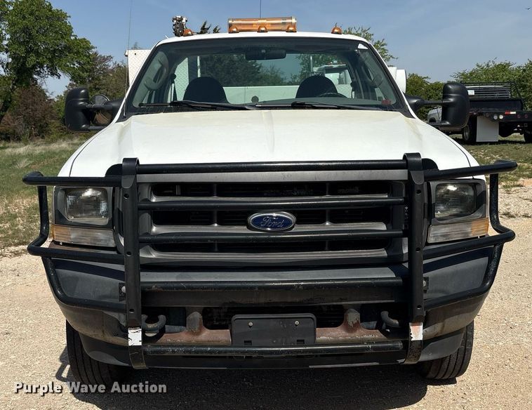 image for item EF3012 2004 Ford F550 utility / service truck
