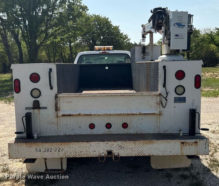 image for item EF3012 2004 Ford F550 utility / service truck