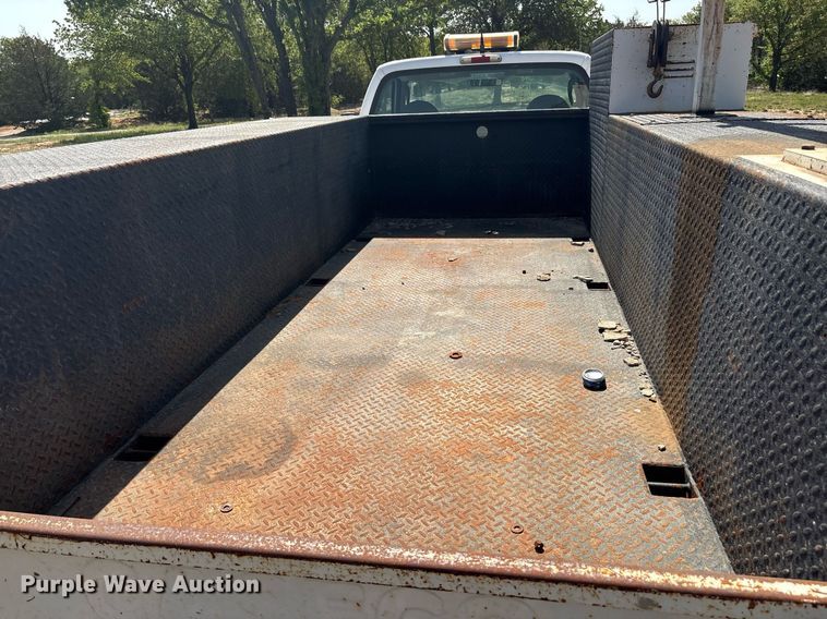 image for item EF3012 2004 Ford F550 utility / service truck