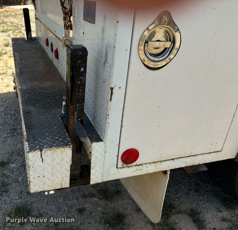 image for item EF3012 2004 Ford F550 utility / service truck