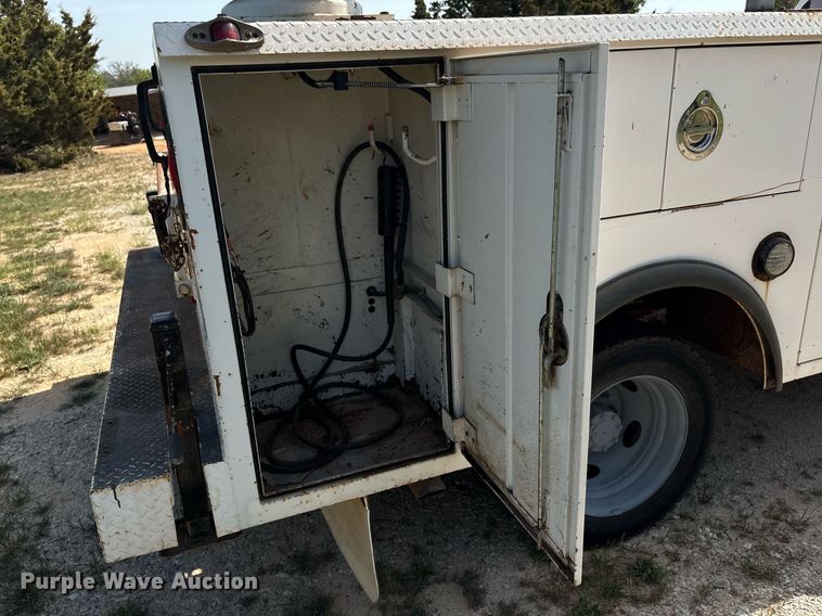 image for item EF3012 2004 Ford F550 utility / service truck