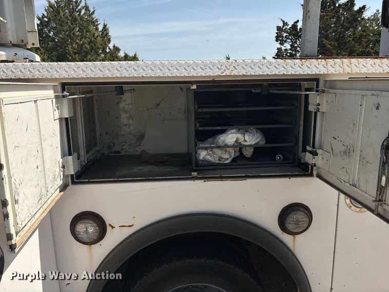 image for item EF3012 2004 Ford F550 utility / service truck