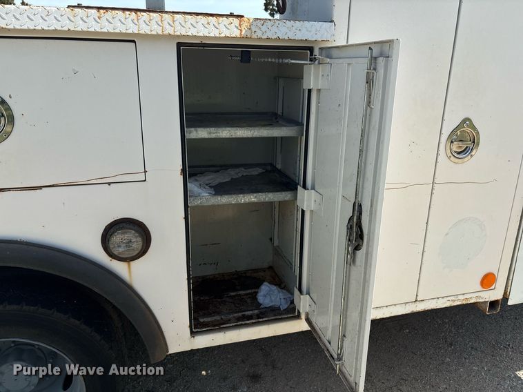 image for item EF3012 2004 Ford F550 utility / service truck