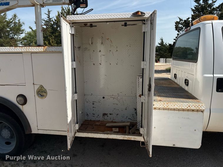 image for item EF3012 2004 Ford F550 utility / service truck