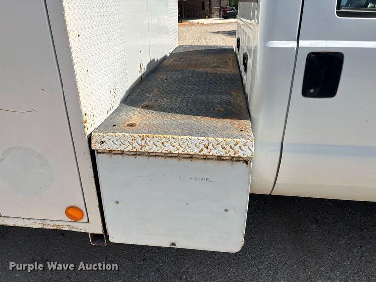image for item EF3012 2004 Ford F550 utility / service truck