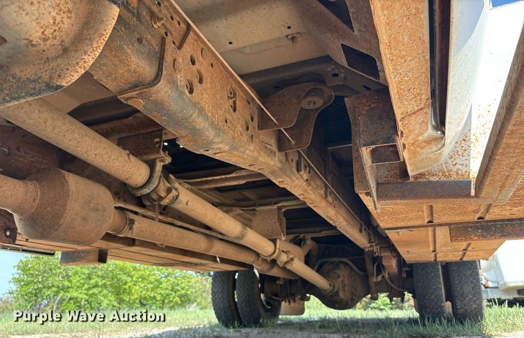 image for item EF3012 2004 Ford F550 utility / service truck