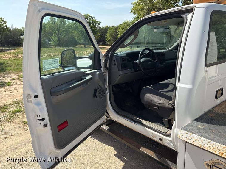 image for item EF3012 2004 Ford F550 utility / service truck