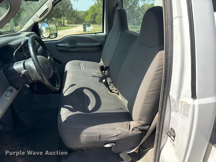 image for item EF3012 2004 Ford F550 utility / service truck