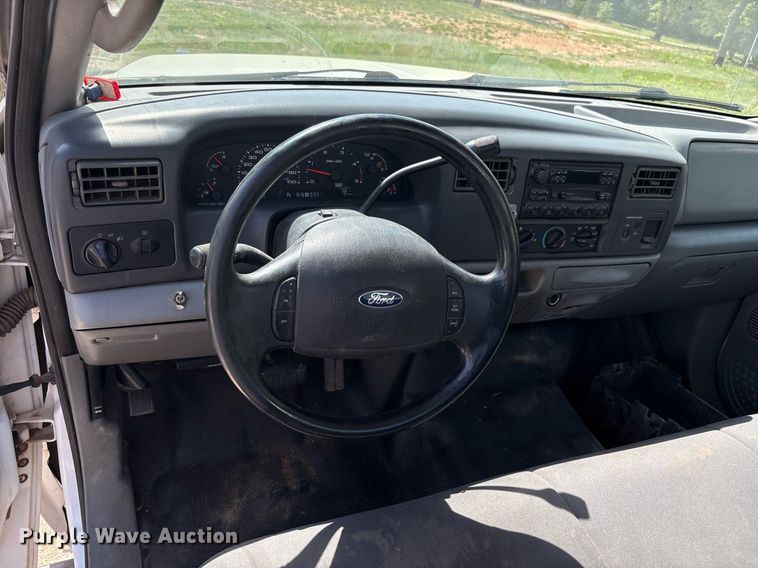 image for item EF3012 2004 Ford F550 utility / service truck