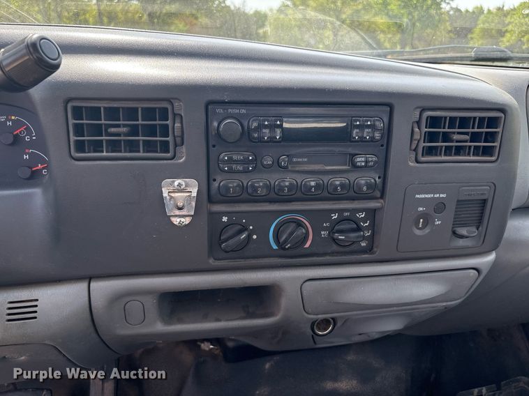 image for item EF3012 2004 Ford F550 utility / service truck