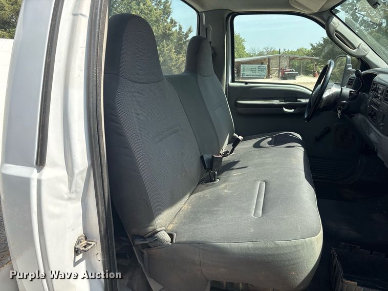 image for item EF3012 2004 Ford F550 utility / service truck