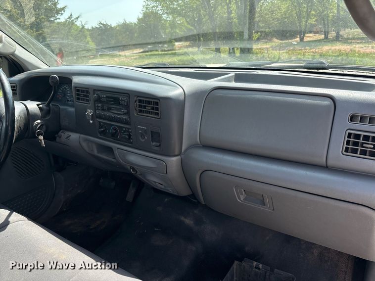 image for item EF3012 2004 Ford F550 utility / service truck