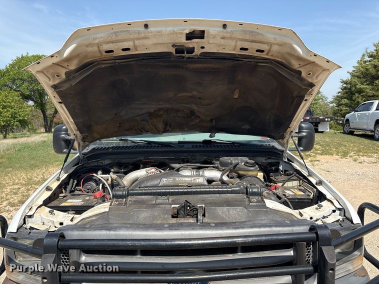 image for item EF3012 2004 Ford F550 utility / service truck