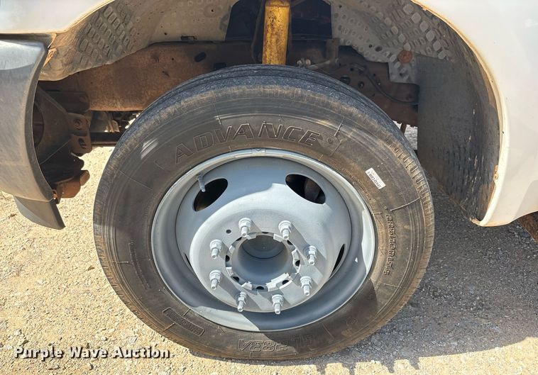 image for item EF3012 2004 Ford F550 utility / service truck